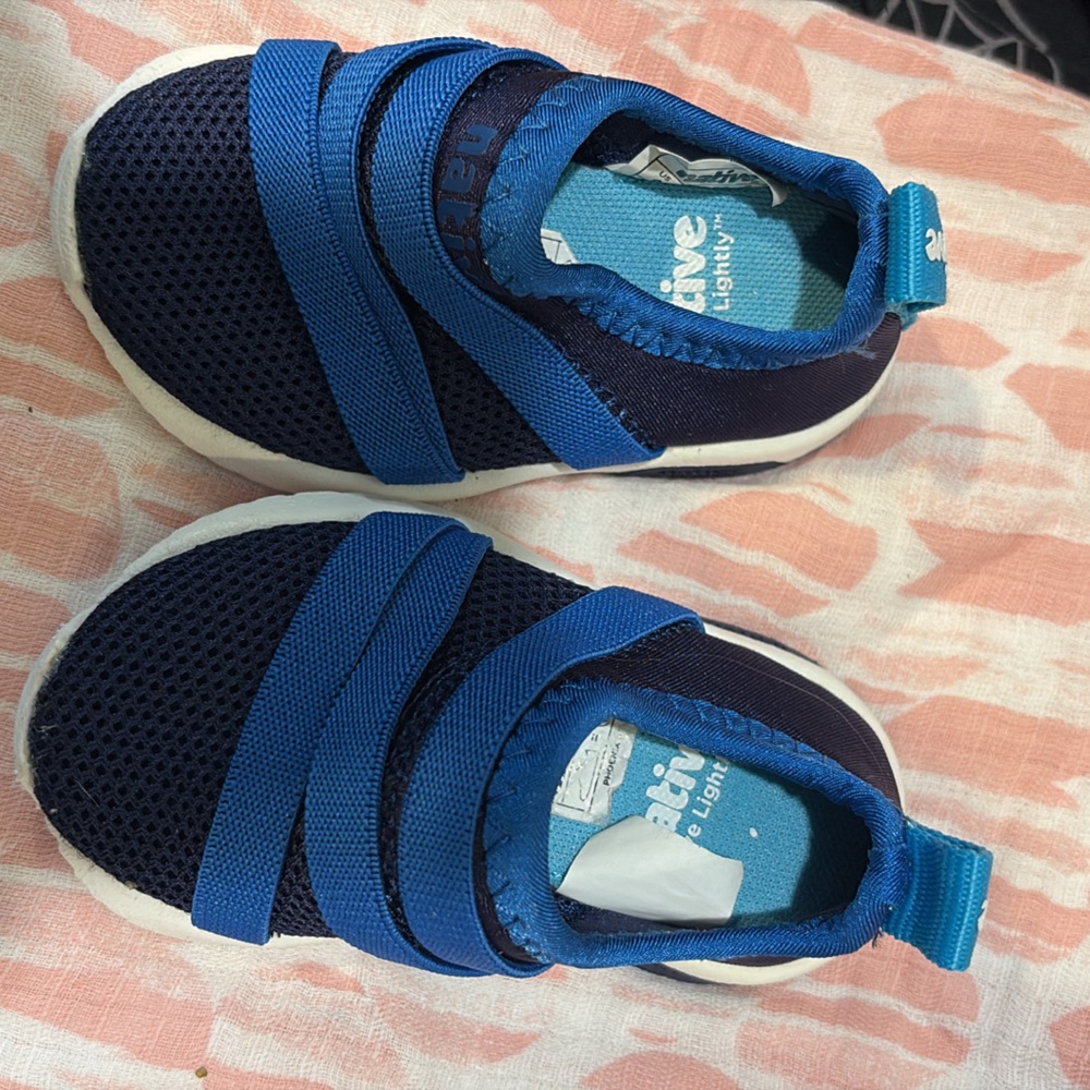 Native water shoes. Size 4